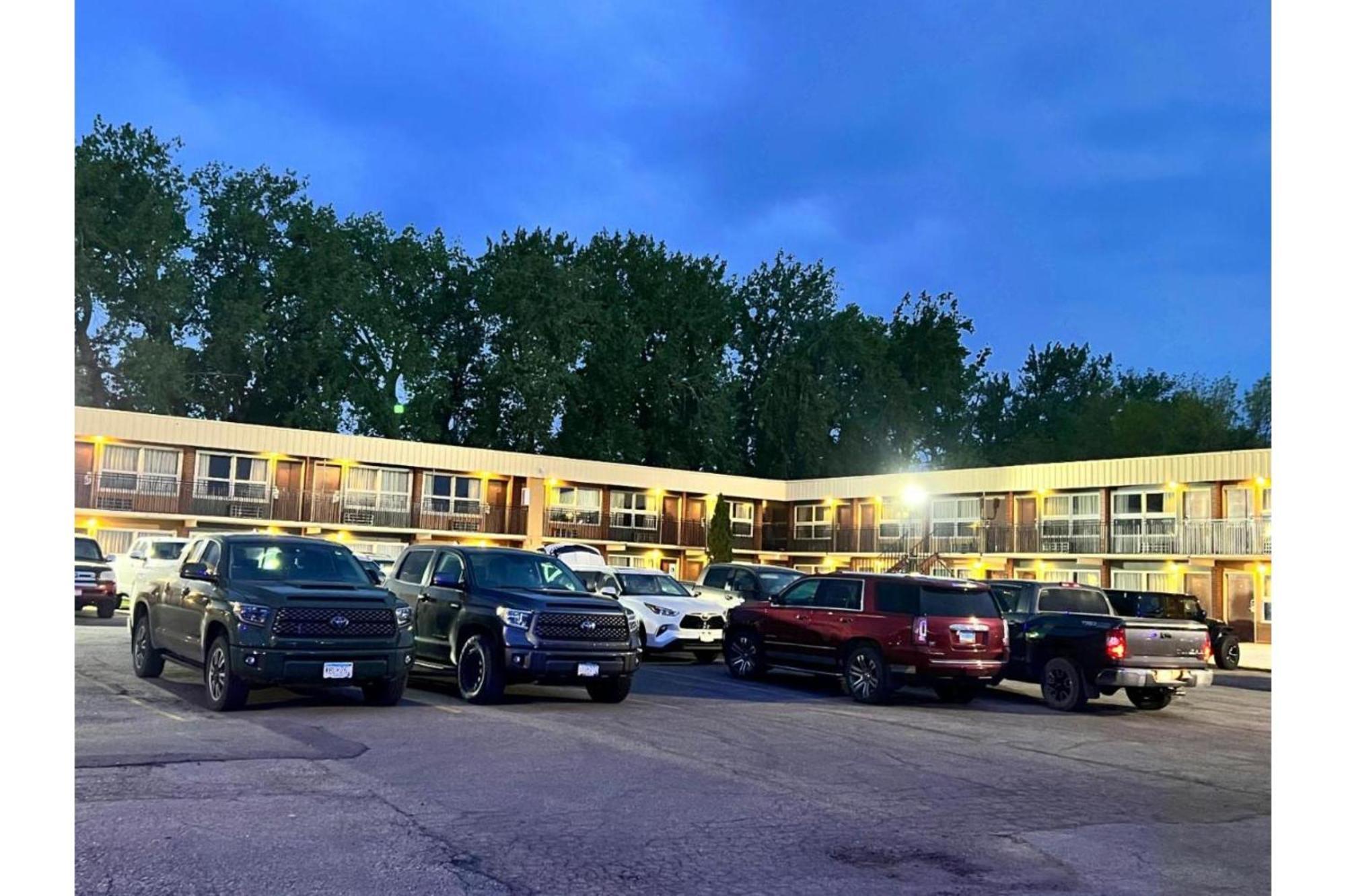 Hotel Devils By Oyo Near Devils Regional Airport