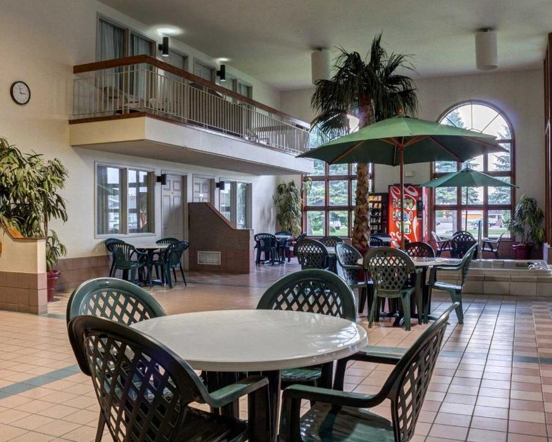 Hotel Devils By Oyo Near Devils Regional Airport 2*